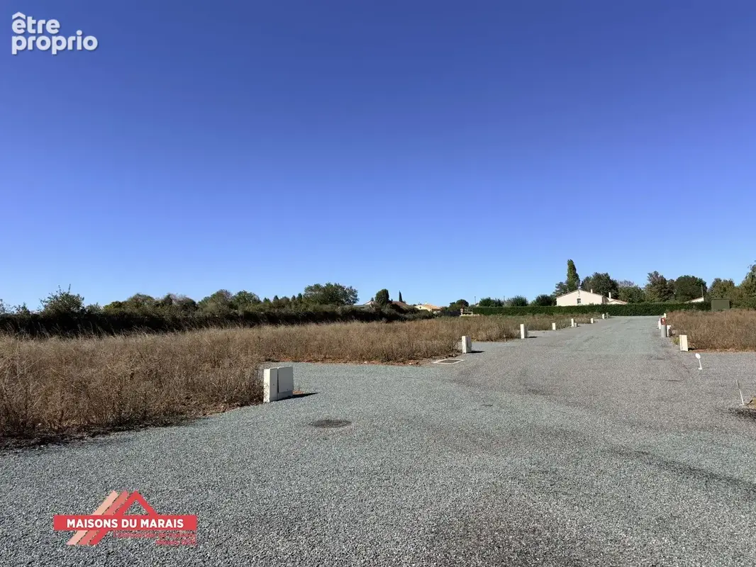 Photo Terrain à Sainte-Neomaye au prix de 49 400€