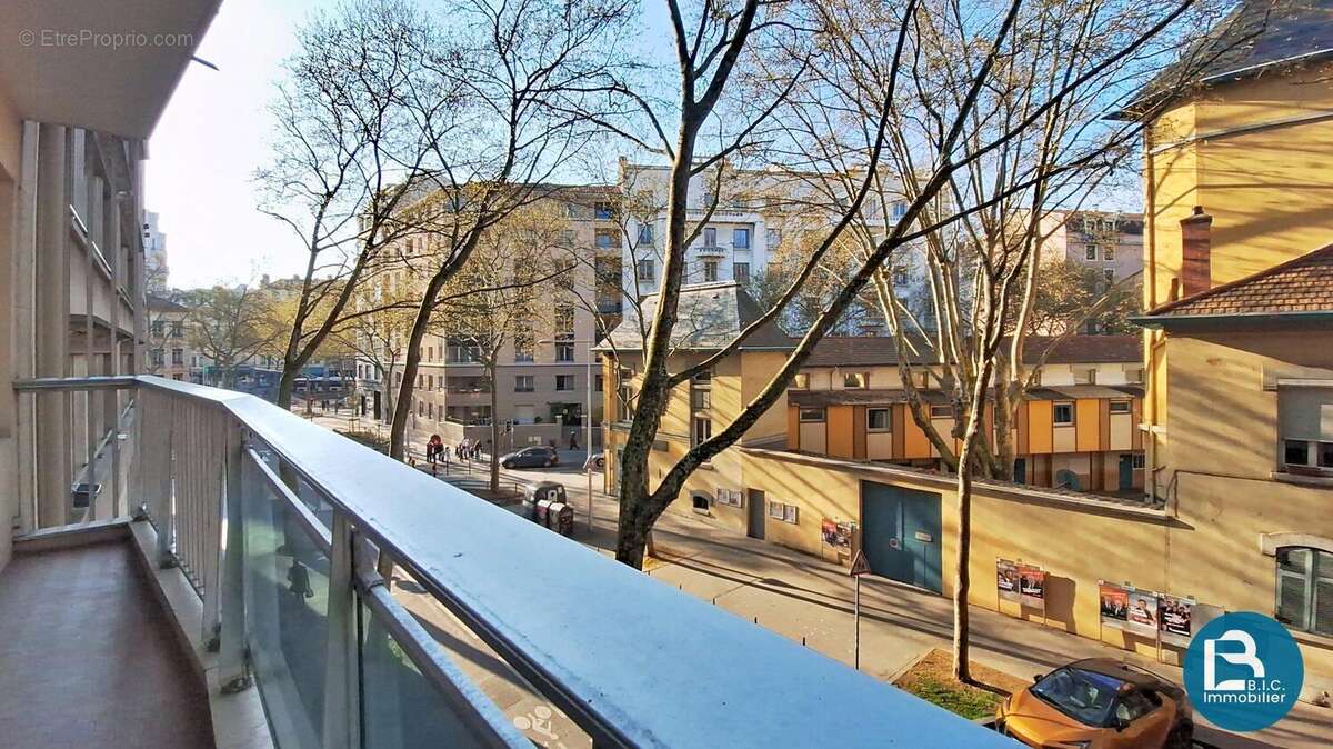 balcon avec vue agréable hiver comme Eté - Appartement à LYON-7E