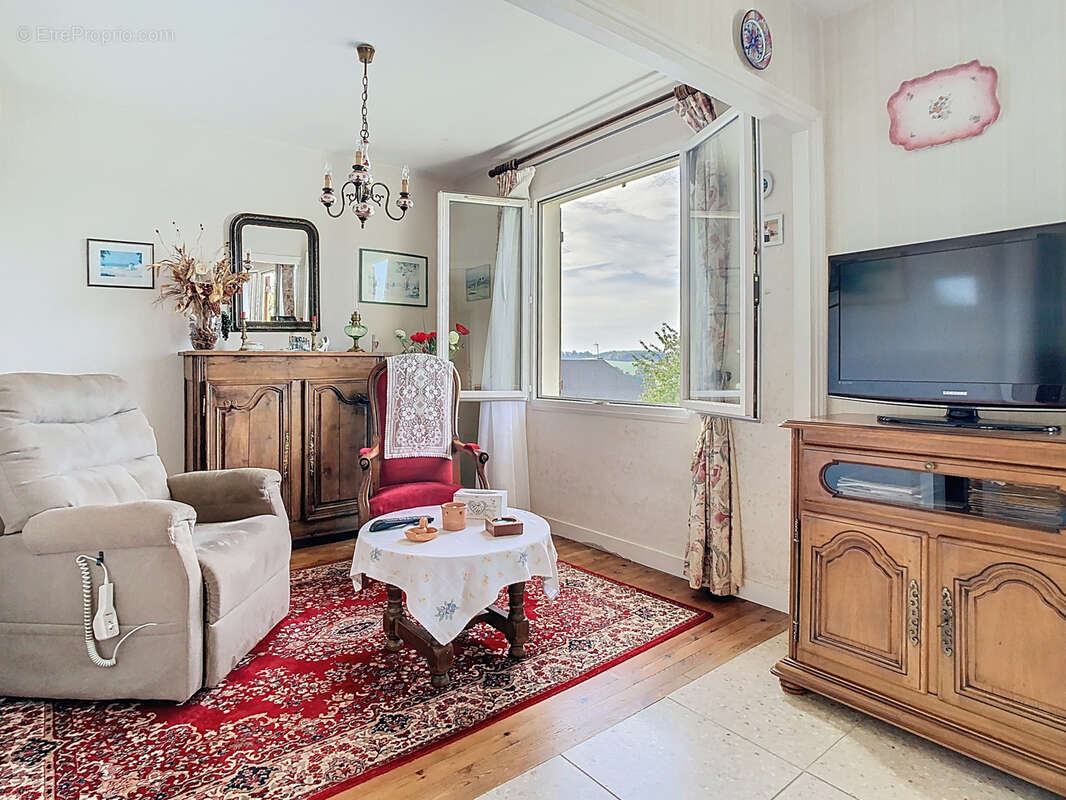 Maison à CONDE-SUR-VIRE