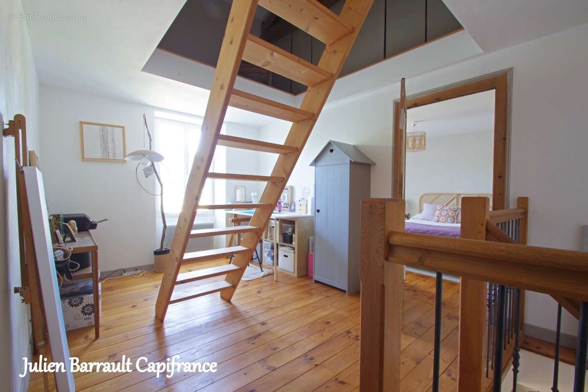 Maison familiale en pierre de 150m² avec 3 chambres rénovée en 2006 sur un terrain arboré et clos de 1617 m² - photo 18