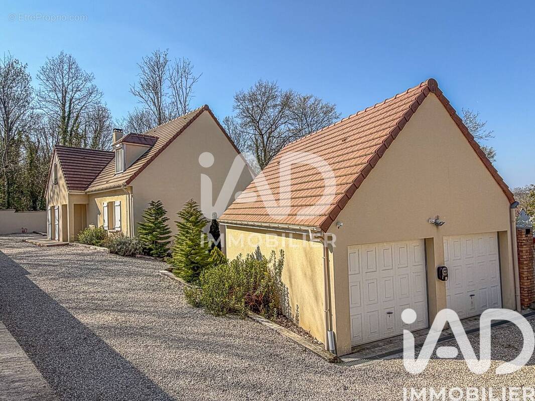 Photo 1 - Maison à LA CELLE-SUR-MORIN