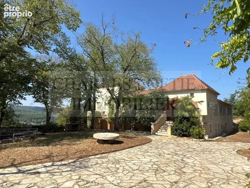 Authentique propriété en pierre avec piscine et dépendances sur 36 hectares, nichée sur les hauteurs de Cahors - photo 3