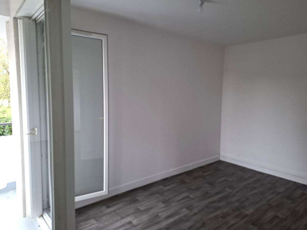 Appartement à COUBERT