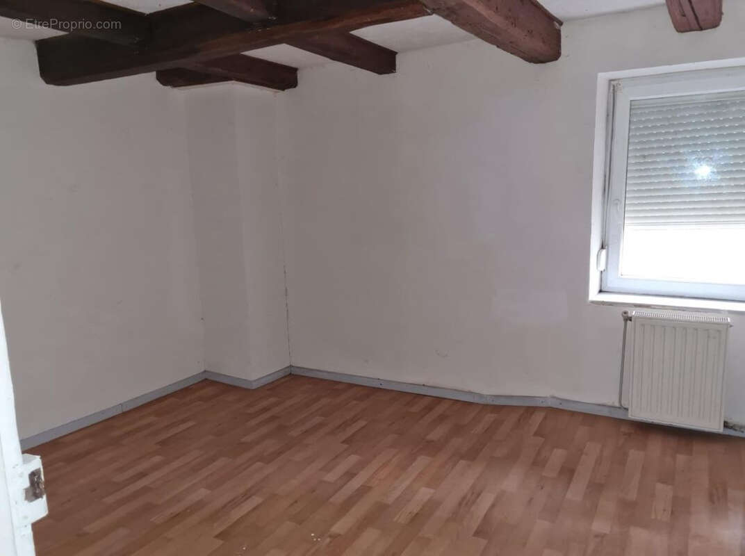 Maison à MAIZIERES-LES-VIC