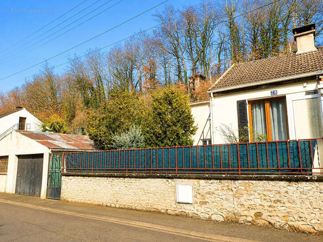 Maison Chateau Landon 4 pièce(s) 106 m2 - photo 1