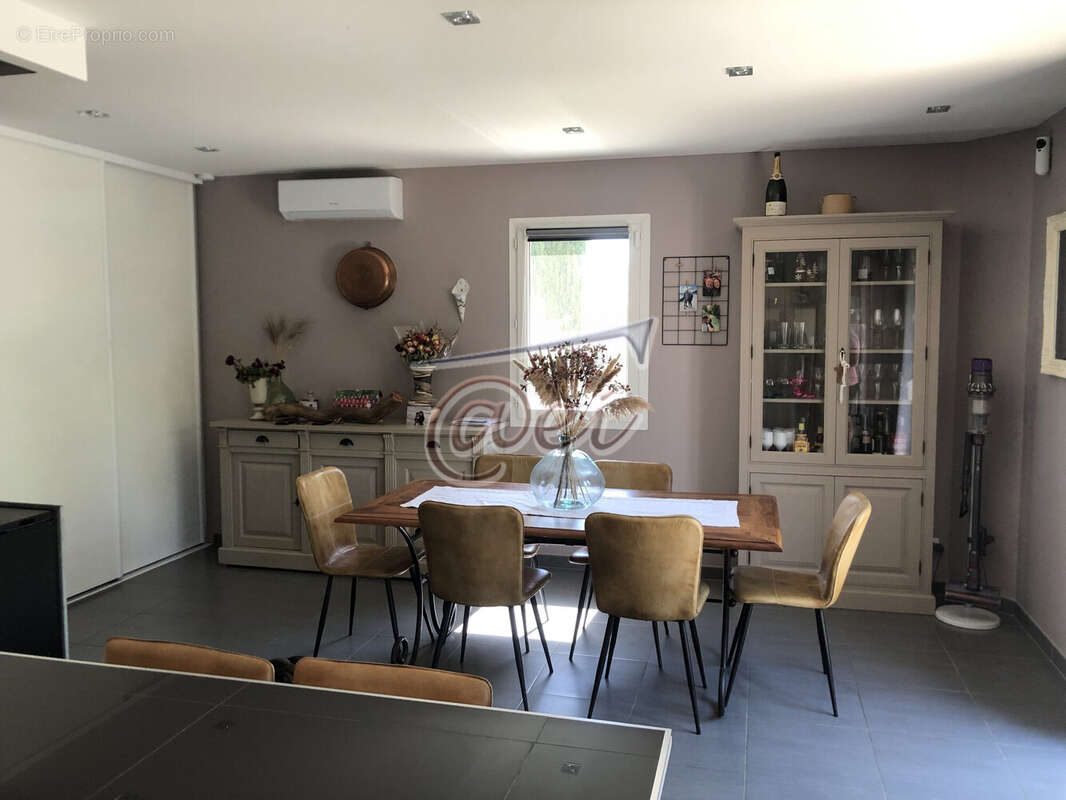 Maison 110 m² à Saint-Maximin-La-Sainte-Baume  - photo 7