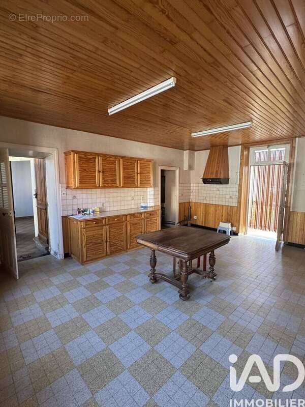 Maison 178 m² à Saint-Barthelemy-Lestra  - photo 2