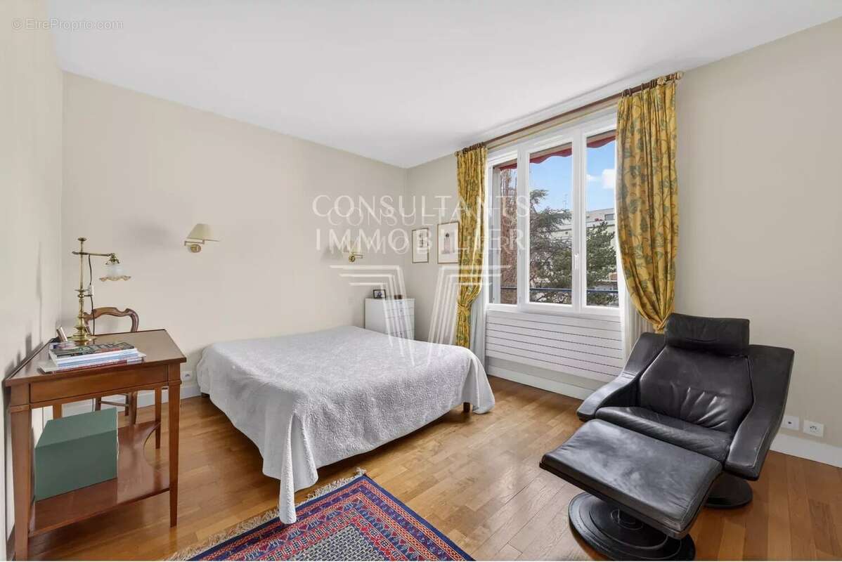Appartement à NEUILLY-SUR-SEINE