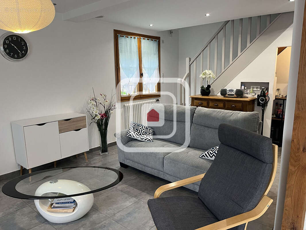 Maison à VAILLY-SUR-AISNE