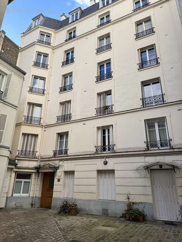 Appartement à PARIS-17E