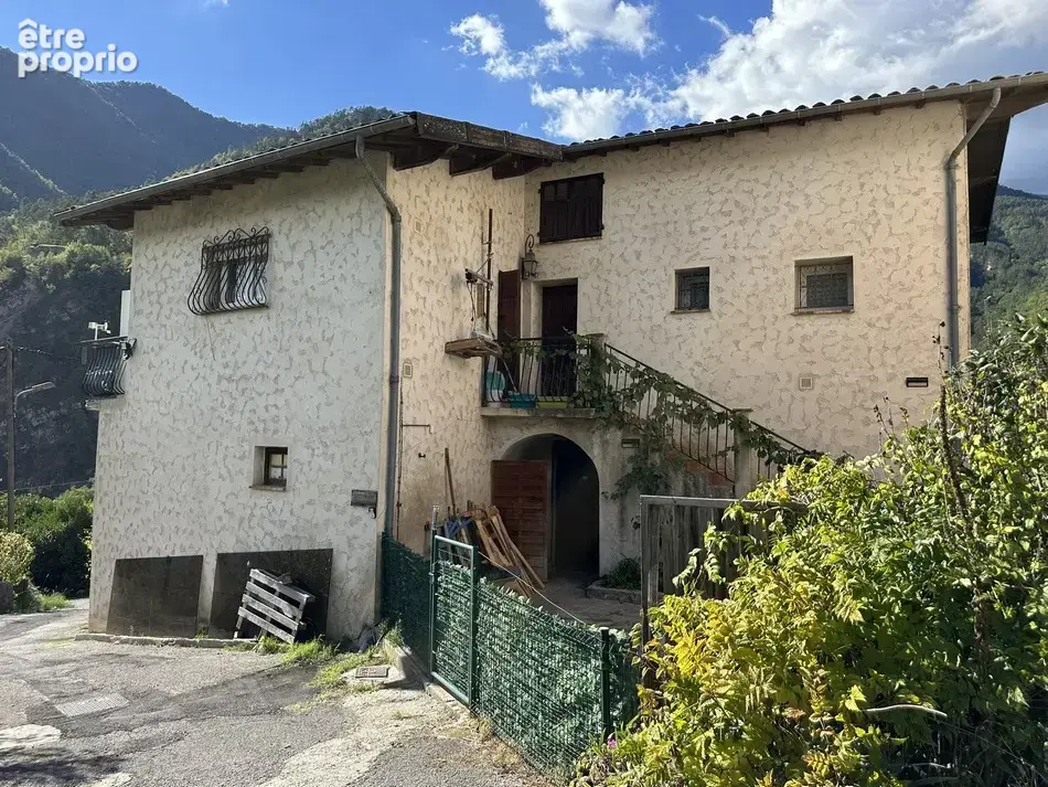 Jolie Maison avec dépendances et terrain - photo 3
