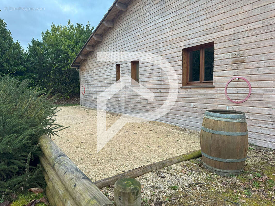 Maison à LA CHAPELLE-AUBAREIL