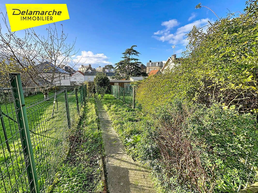 Maison à DONVILLE-LES-BAINS