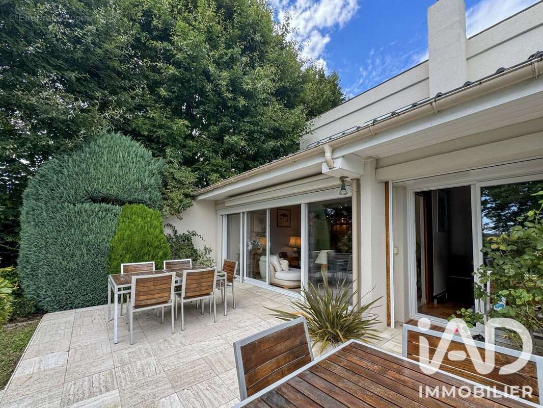 Maison 121 m² à La Ville-Du-Bois  - photo 5