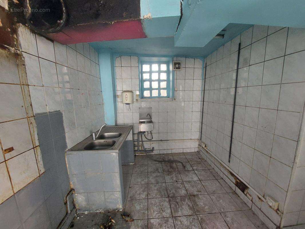 Appartement T2 à rénover – Centre-ville Fontainebleau – Fort potentiel - photo 8