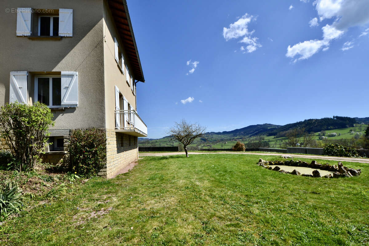 Maison à LA CLAYETTE