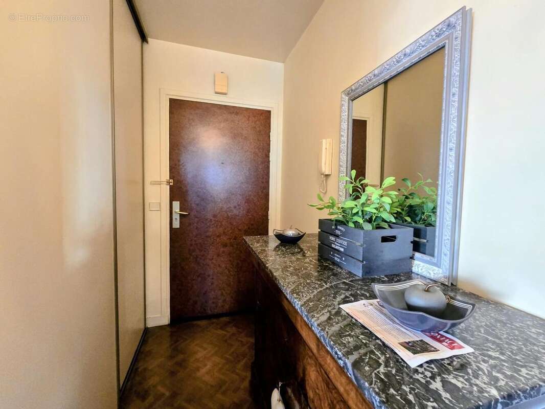 Photo 6 - Appartement à LES LILAS