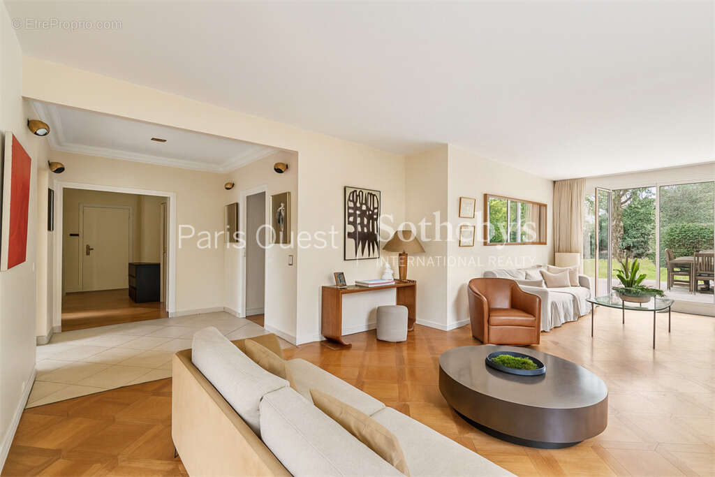 Appartement à NEUILLY-SUR-SEINE