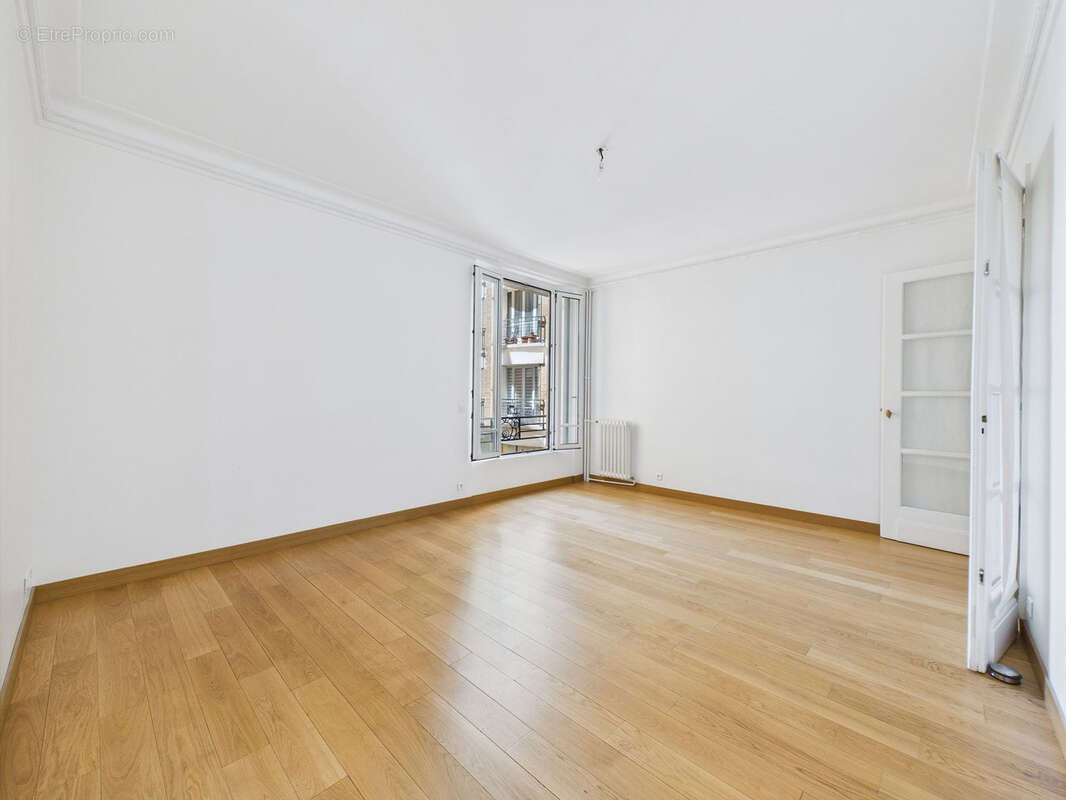 Appartement à PARIS-14E