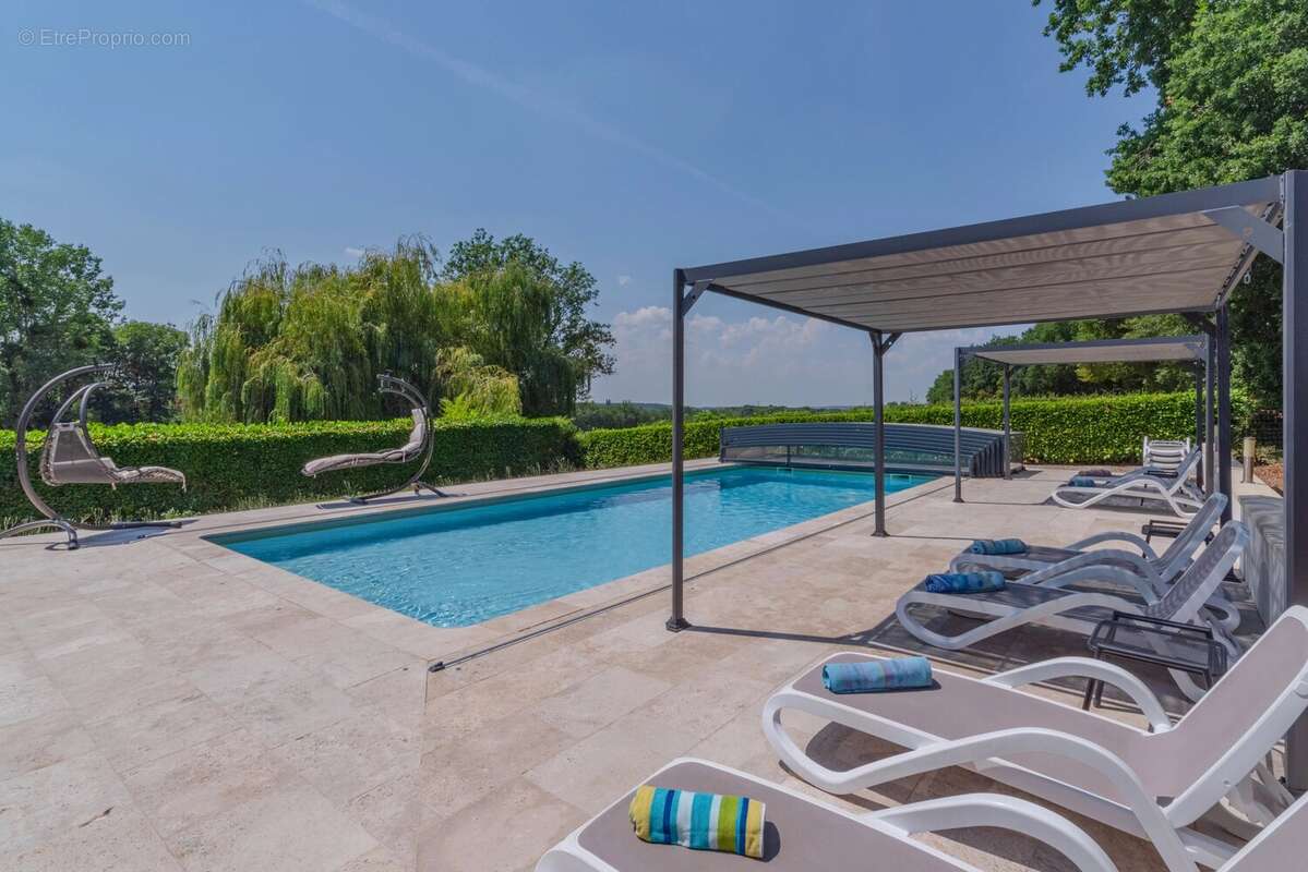Belle propriété de caractère en Dordogne avec piscine chauffée et magnifiques jardins - photo 2