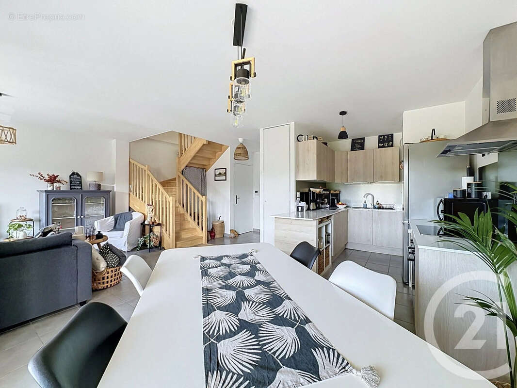 Appartement 70 m² à Saint-Symphorien-D'ozon  - photo 3