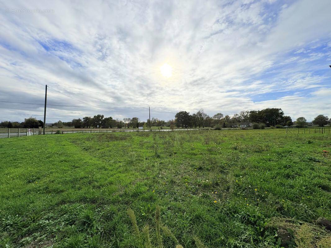 Terrain à SAINT-PIERRE-D&#039;EYRAUD