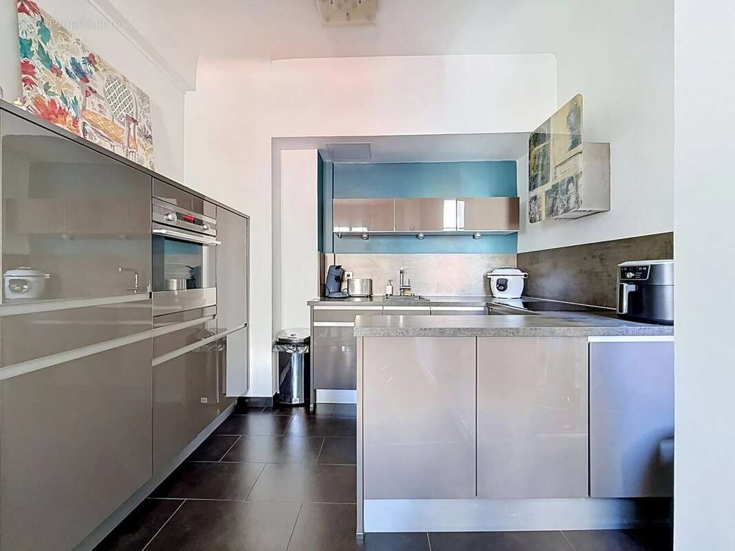 F2 nice - libération - balcon - traversant - photo 4