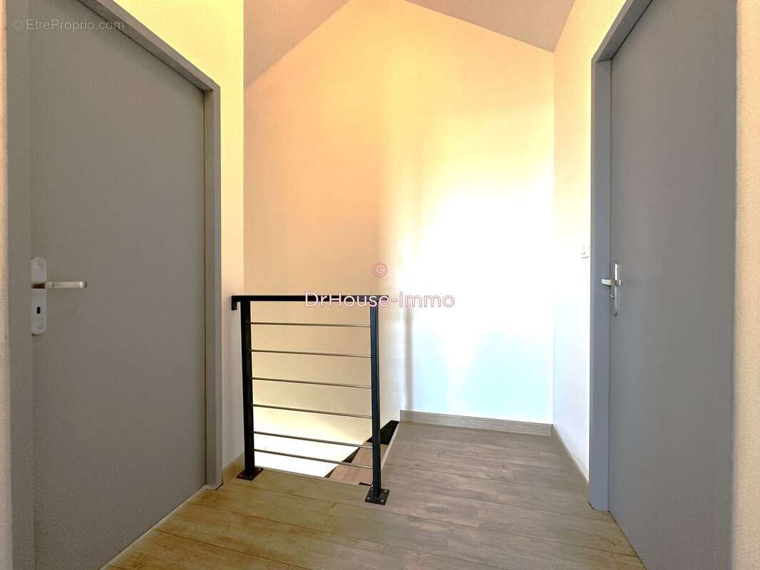 Maison 104 m² à Ruelle-Sur-Touvre  - photo 8