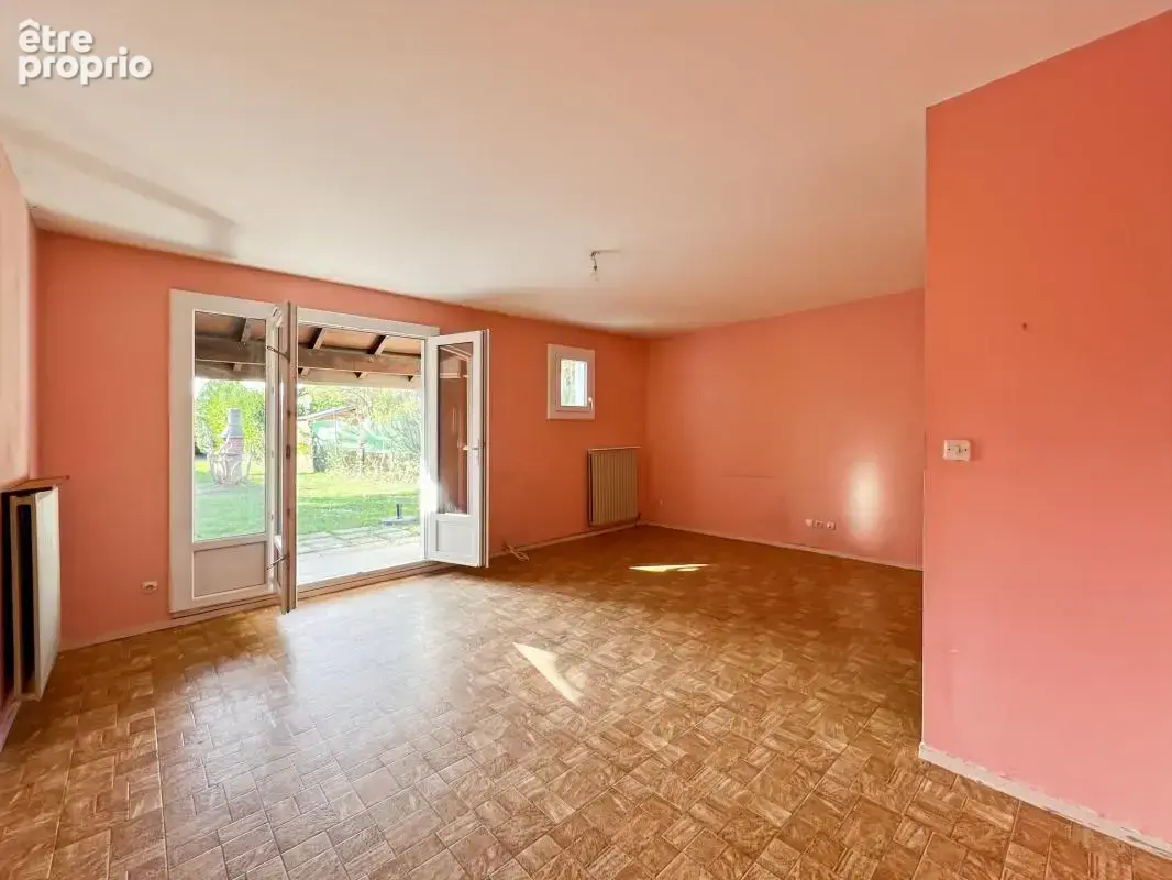 LORIOL - Maison À Vendre - Une maison pleine de potentiel, idéale pour votre projet de vie - photo 2