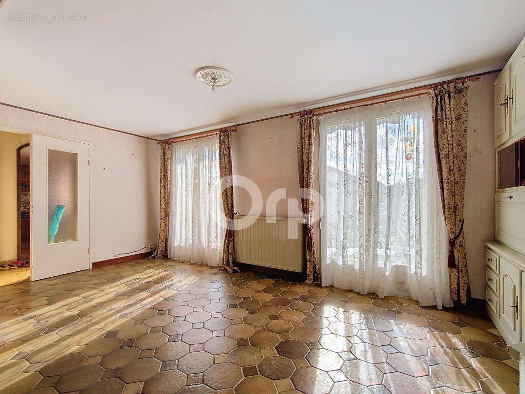 Maison à DOULEVANT-LE-CHATEAU