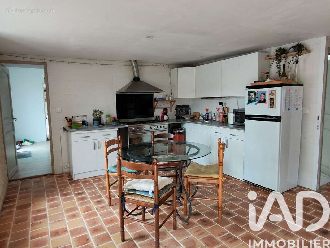 Maison 220 m² à Chalus  - photo 3