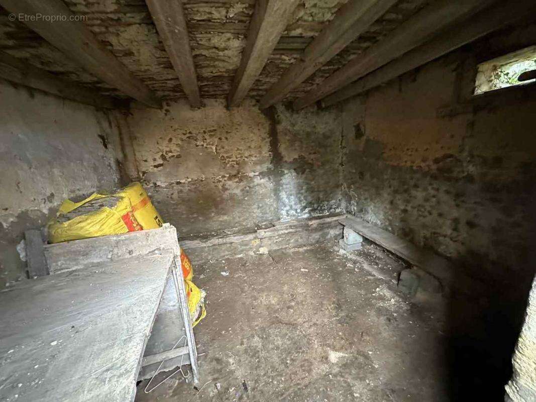 Maison à SAINT-COSME-EN-VAIRAIS