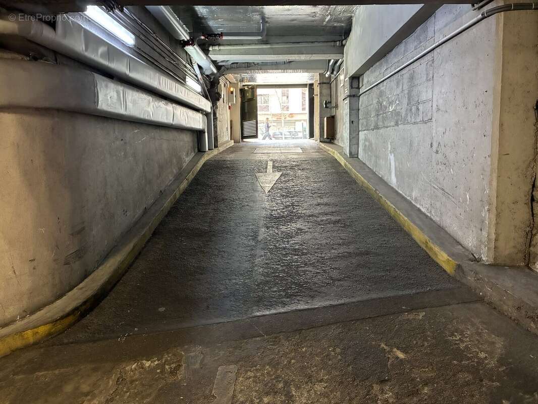 Parking à PARIS-14E