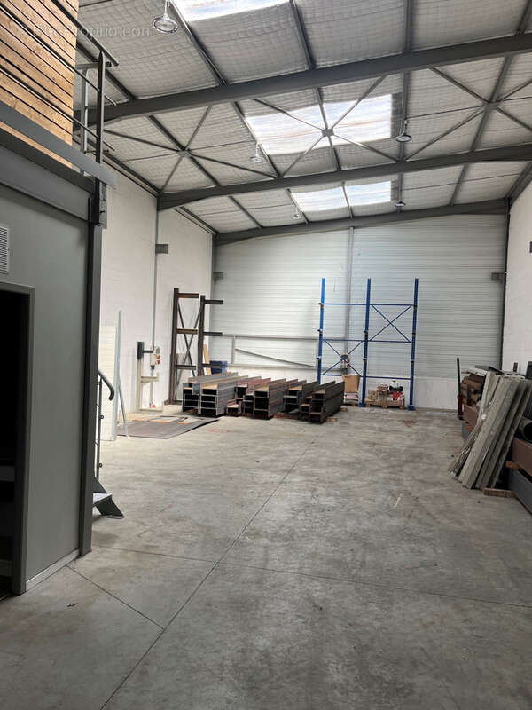 A vendre - batiment industriel cellule 2 de 194m2 - photo 3