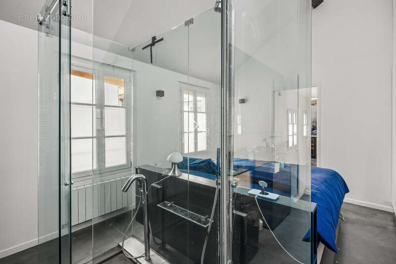 Appartement à PARIS-3E