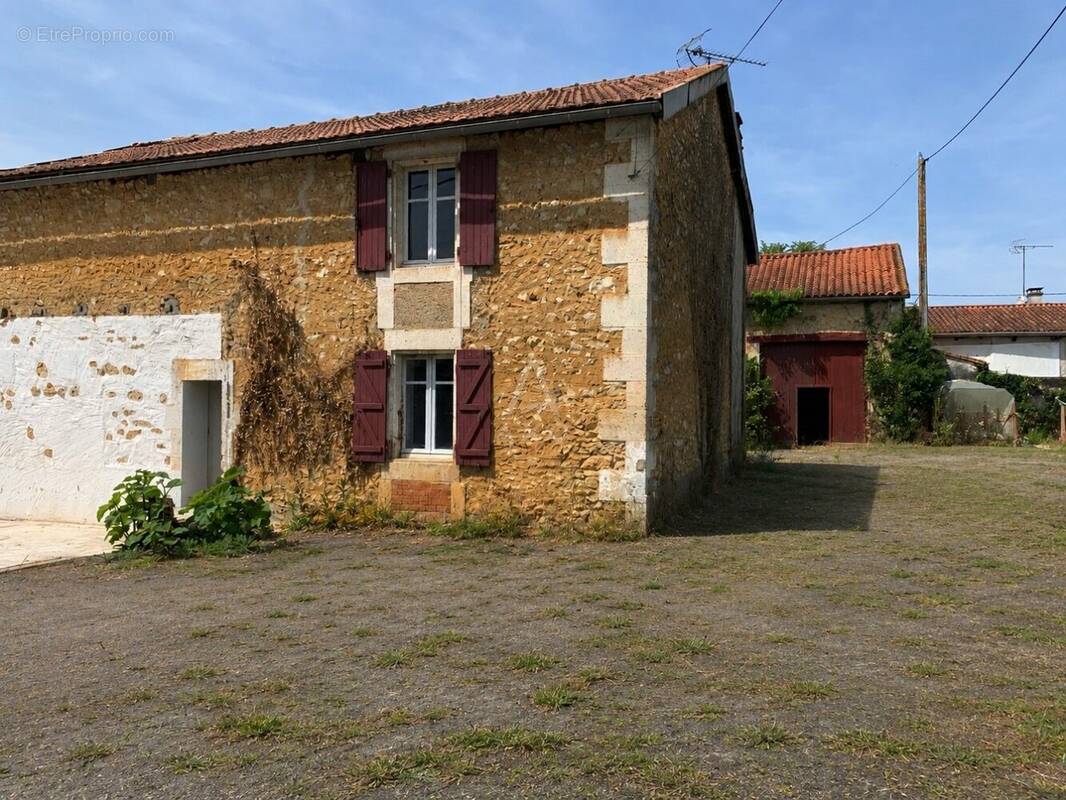 Maison à TAPONNAT-FLEURIGNAC