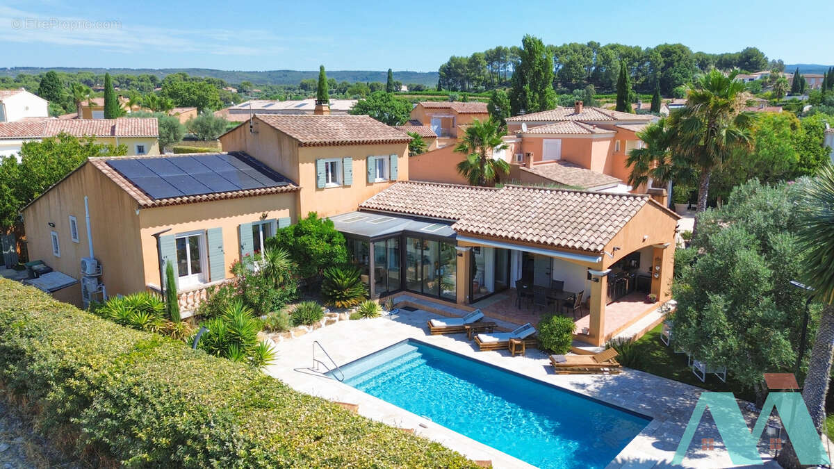 Maison à LE CASTELLET