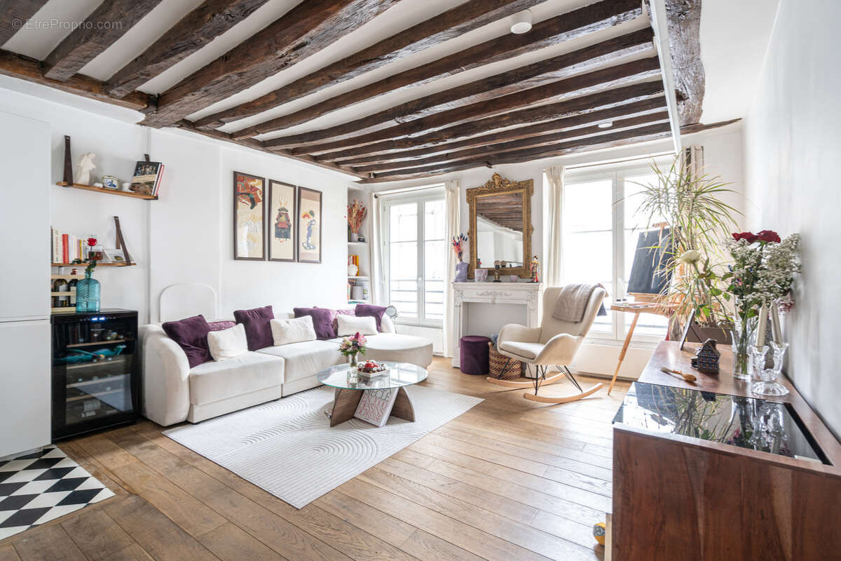 Appartement à PARIS-3E