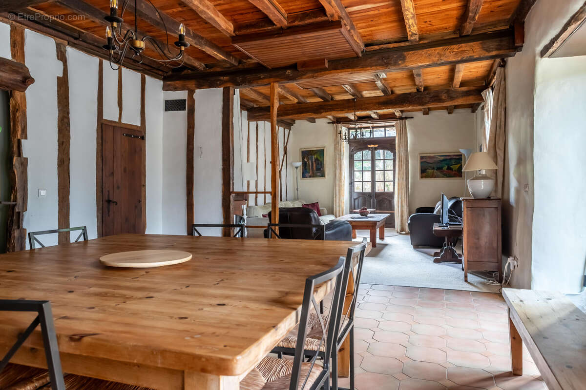 Maison à BOUSSAN
