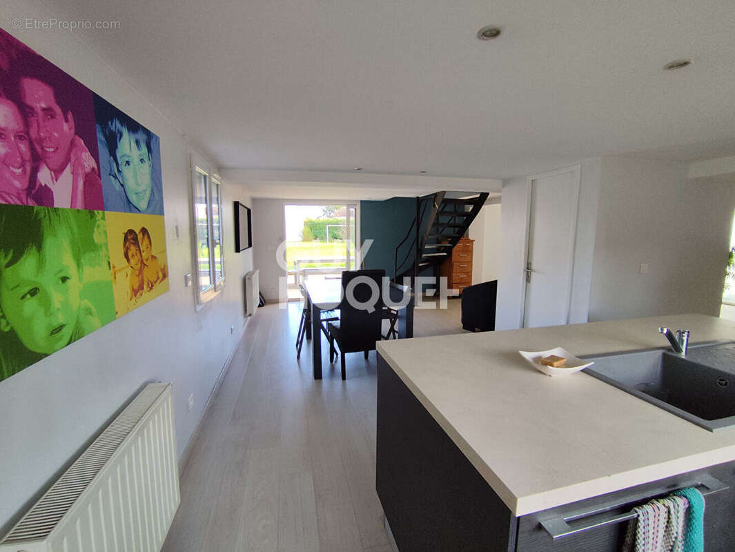 Maison à MONTROND-LES-BAINS