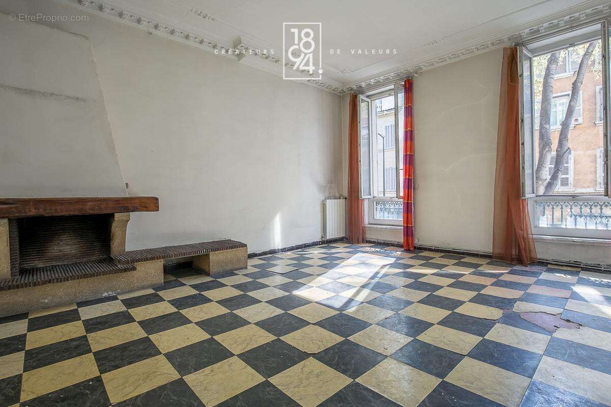 Appartement à MARSEILLE-1E