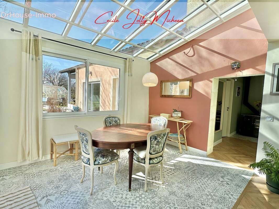 Maison 166 m² à Saint-Seurin-De-Cursac  - photo 2