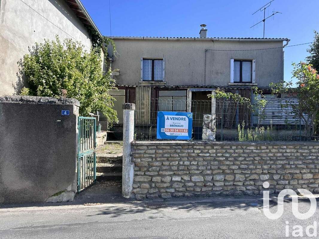 Photo 2 - Maison à LE PUY-NOTRE-DAME