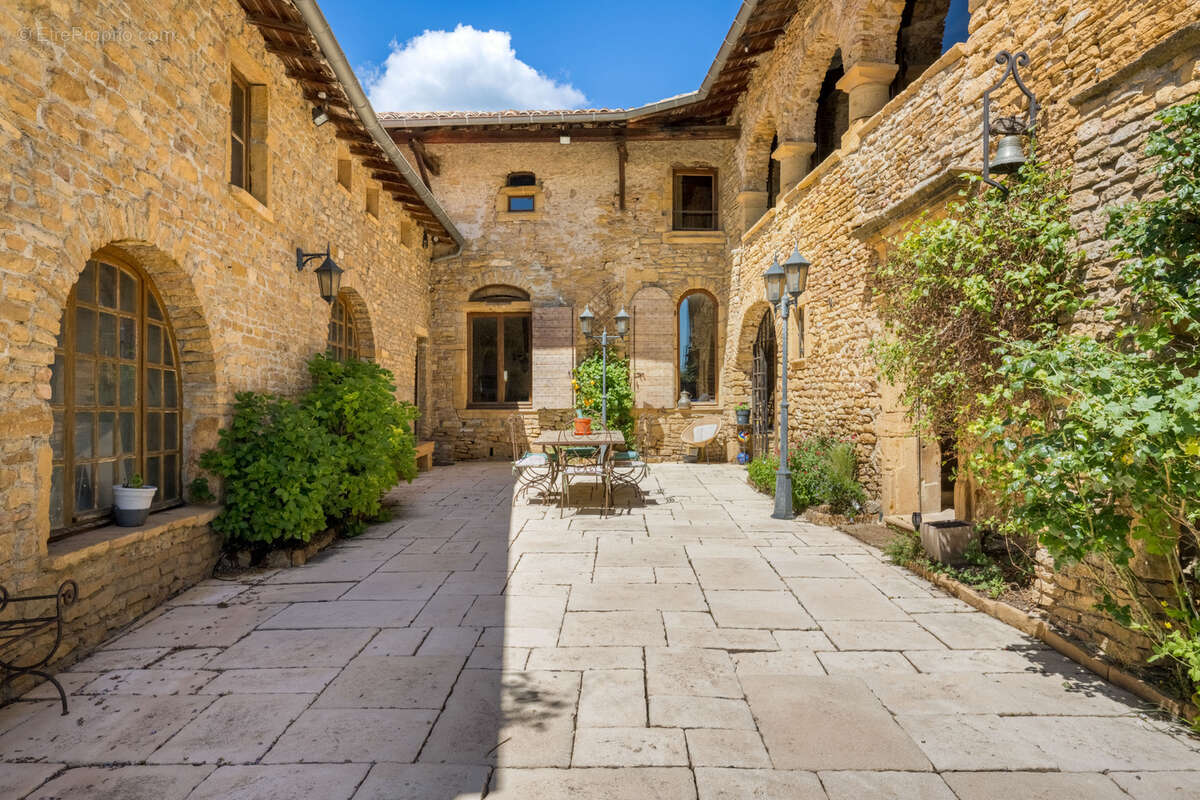 Maison à VILLE-SUR-JARNIOUX