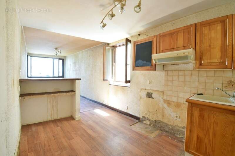 *** exclusivite *** maison de ville avec petit garage et cave - a renover *** billom 63160 *** - photo 3