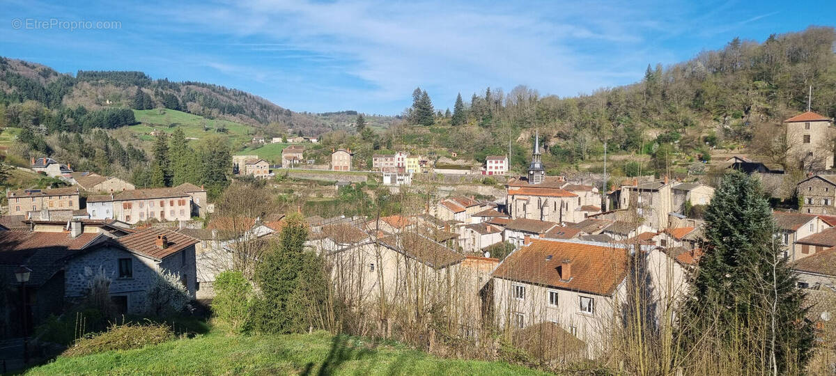 Maison à OLLIERGUES