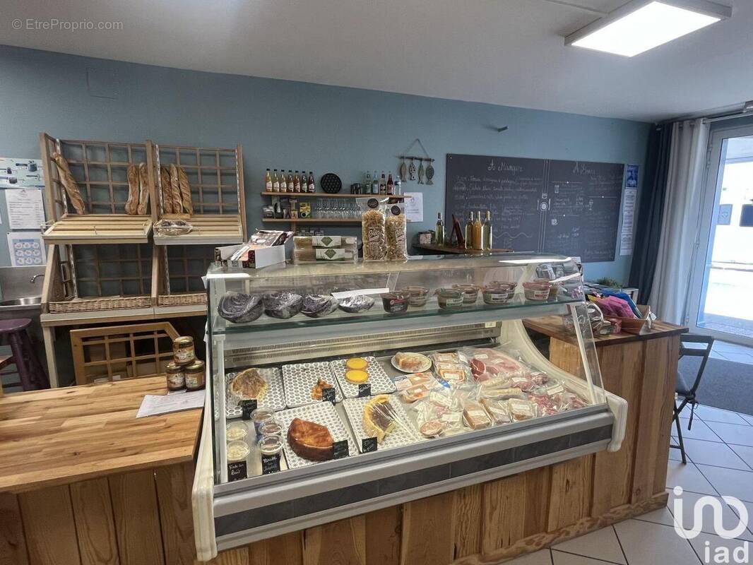 Photo 1 - Commerce à SURGERES