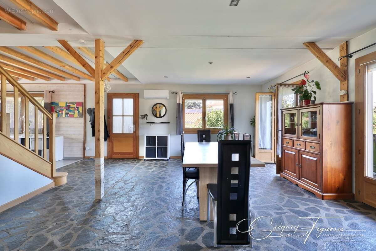 Châteauneuf – maison familiale 6 pièces – 4 chambres – vue dégagée – terrain 1 174 m² - photo 2