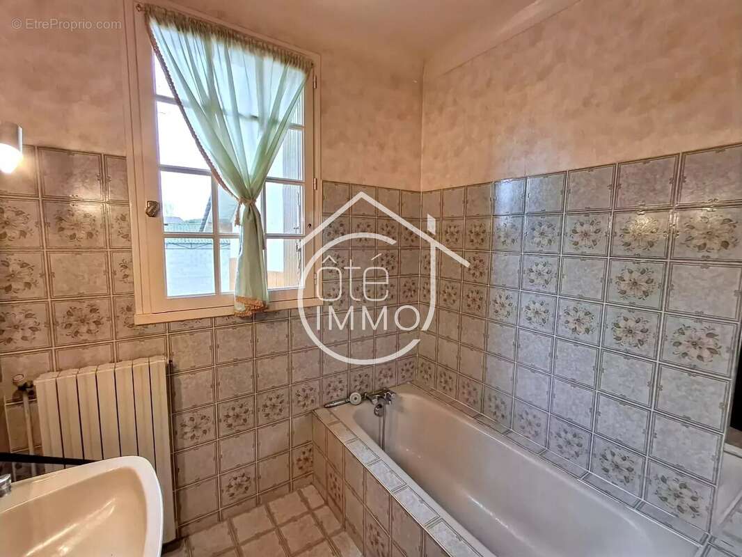 Maison à COURS-DE-PILE