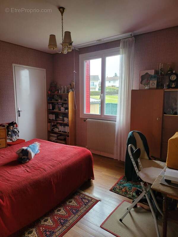 Maison à SAINT-LEONARD-DE-NOBLAT